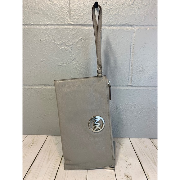 Michael Kors Grey Pebbled Leather Wristlet Clutch Silver MK Logo Medallion - Picture 4 of 7
